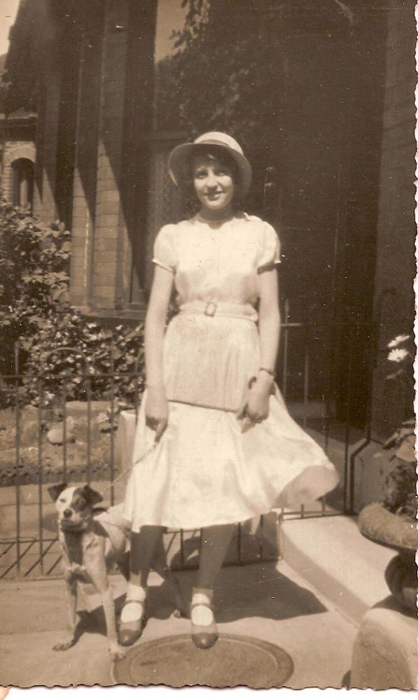 Evelyn Hallmark , 29 Upper Dicconsin Street 1932