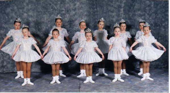 JUNIOR  SONG  AND  DANCE  SHOWTIME  2001