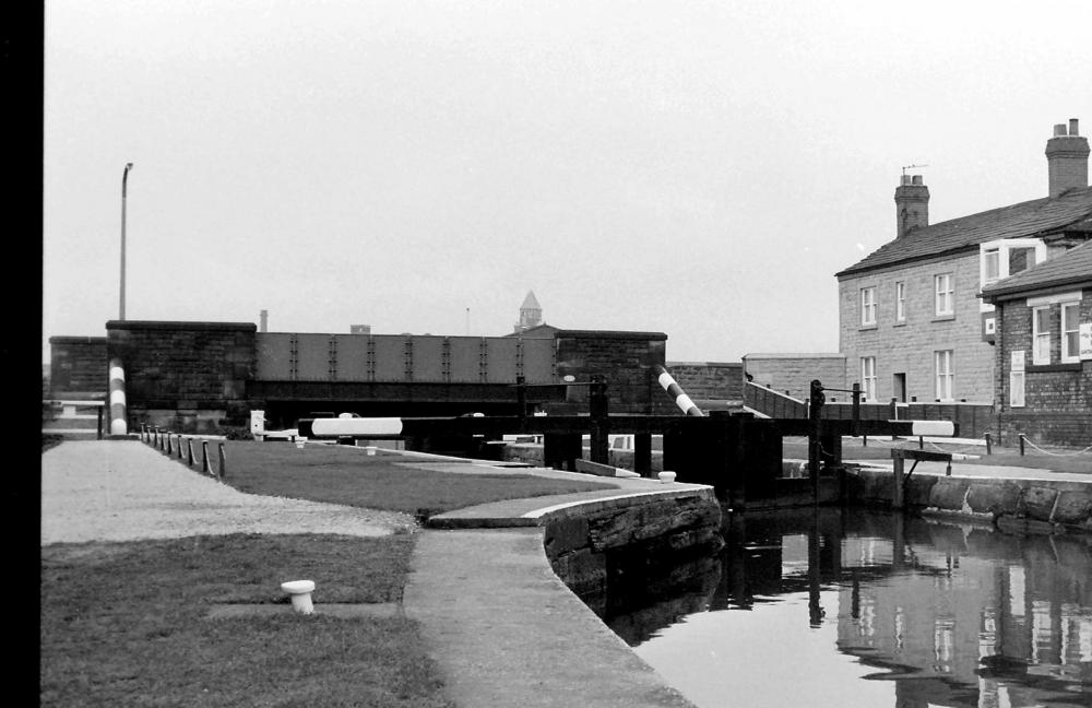 leeds and liverpool canal