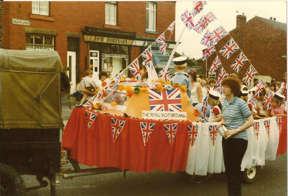 01-08-1981. Royal theme at Standish Carnival.