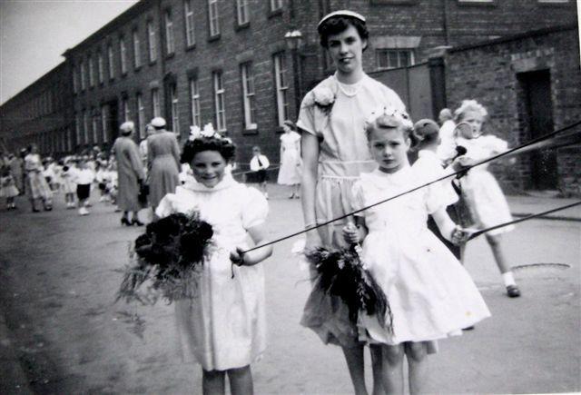 St.Thomas Church walking day. Miry Lane. c1953.