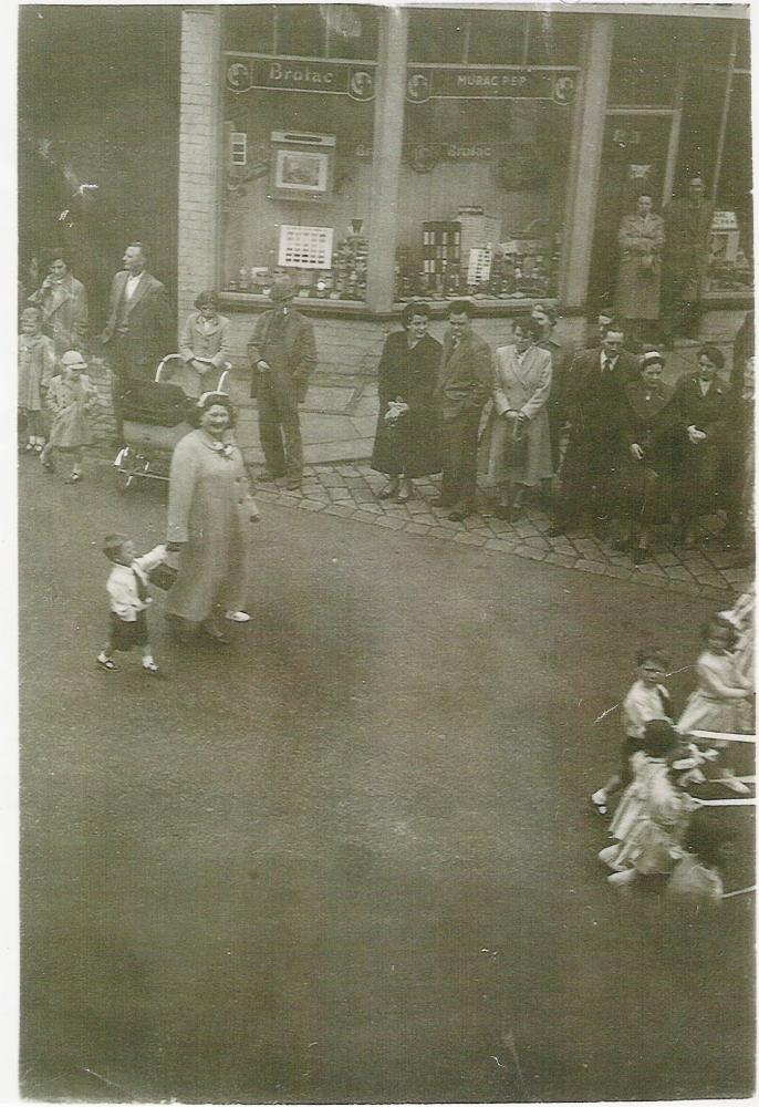 Hindley Bridgecroft Chapel walking day, 1950s