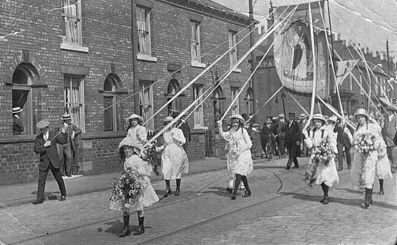 Possibly St Paul's Congregational Church, Hindley, c1914. Possibly St Paul's Congregational Church, Hindley, c1914.