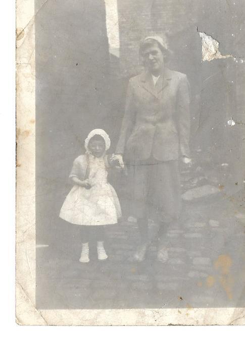 Alice and Lorraine Gibson Alice and Lorraine Gibson