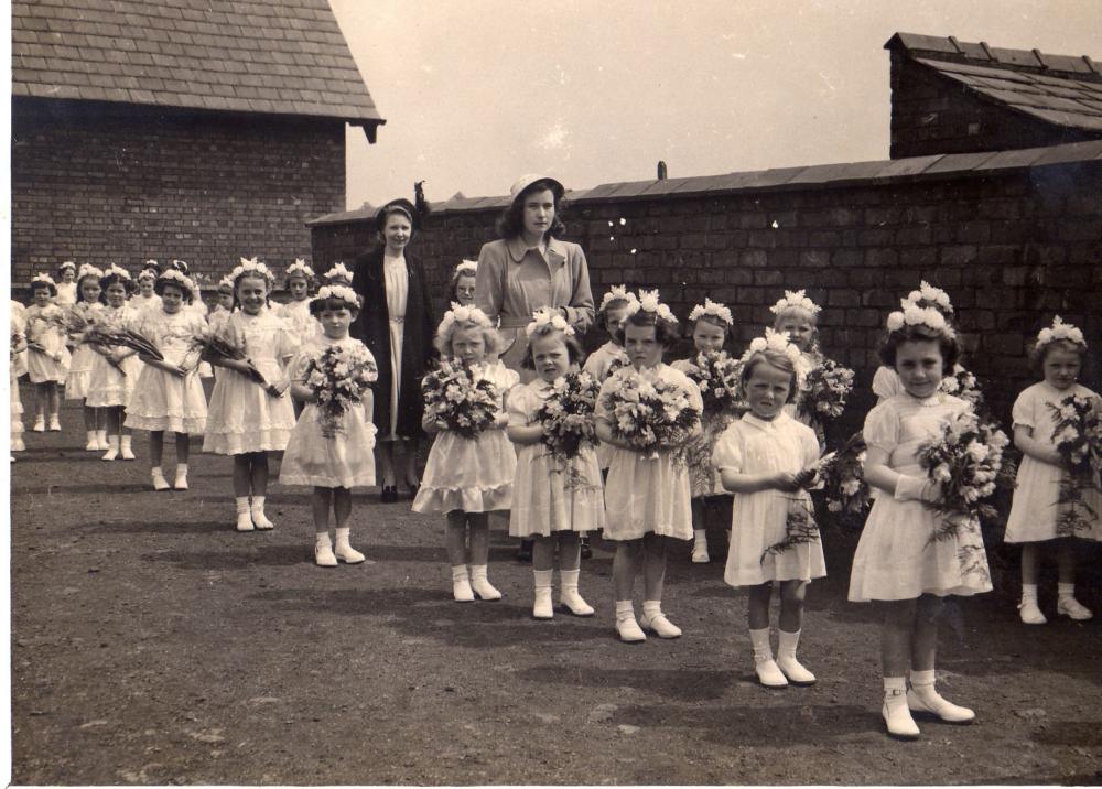 June 1951 Walking day.