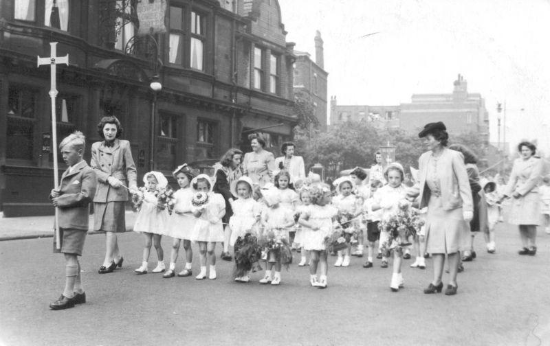 In front of the Bowling Green Hotel, Wigan Lane, c1950. In front of the Bowling Green Hotel, Wigan Lane, c1950.