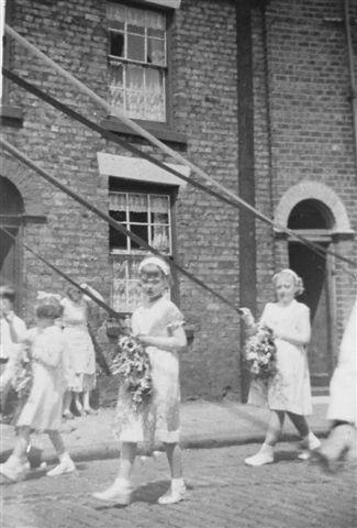St. Thomas's Church Walking Day, York Street, c1951.