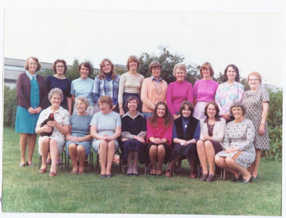 Staff, students and hen 1976 Staff, students and hen 1976