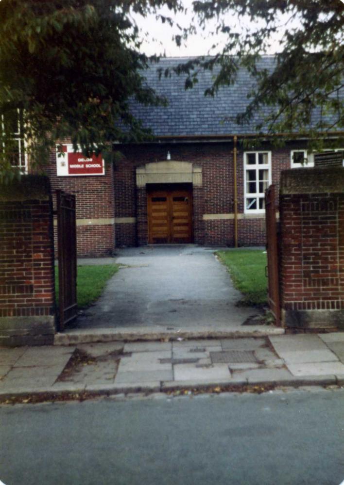 Gidlow School front entrance