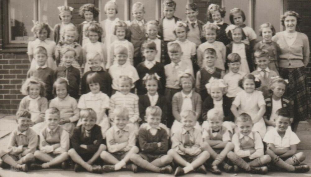 CLASS PHOTO 1952