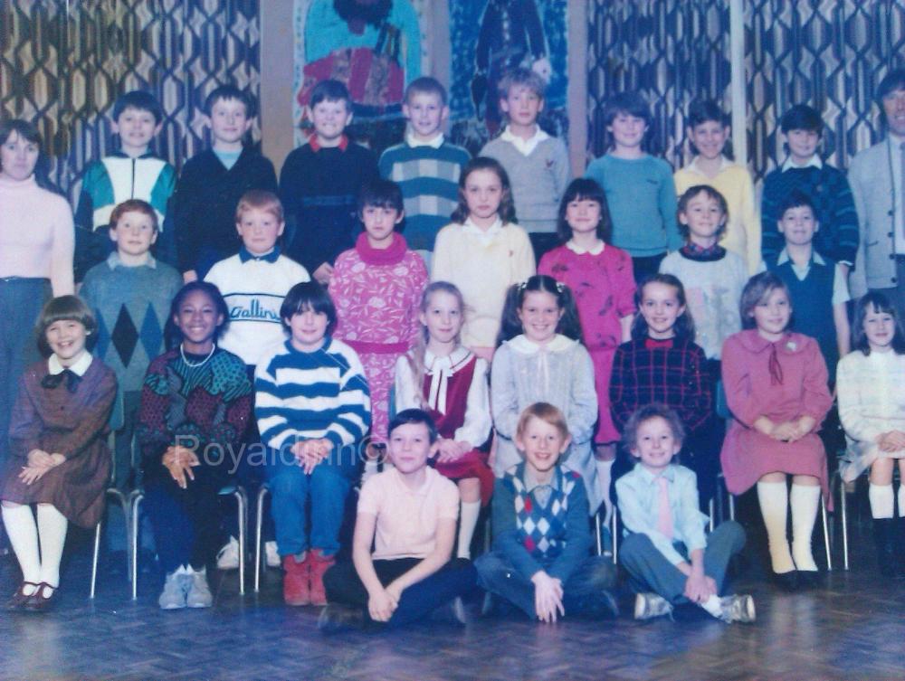 St Paul's School Goose Green. Primary 7 1987 St Paul's School Goose Green. Primary 7 1987