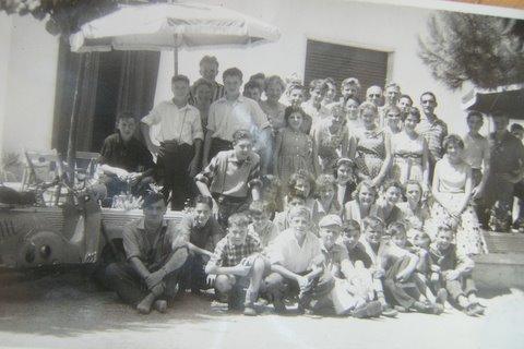 Full set of trippers in Rimini, July 1959