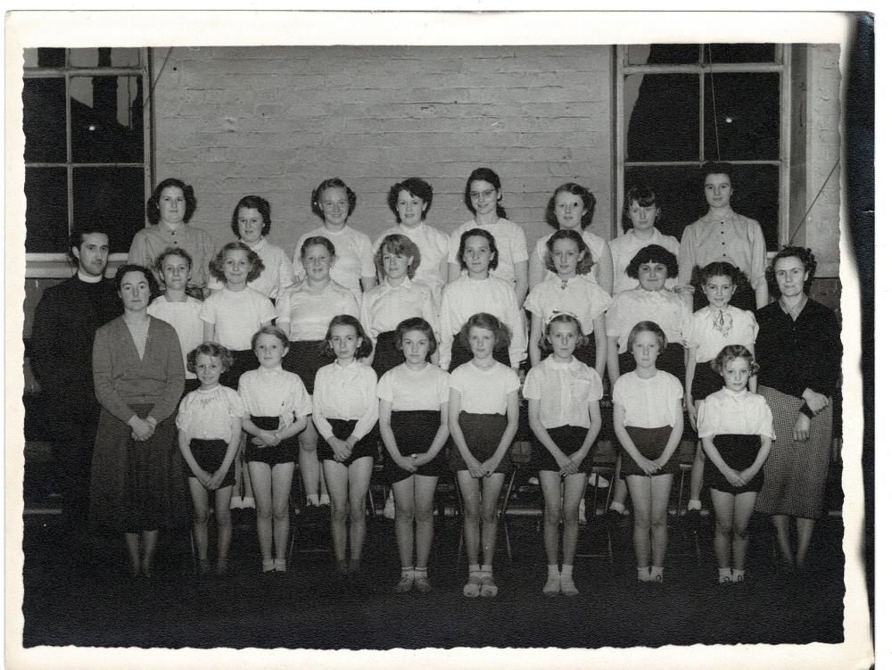 Unknown Girls Class/Group Platt Bridge