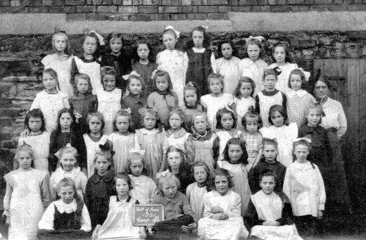Girls class, 1921. Girls class, 1921.