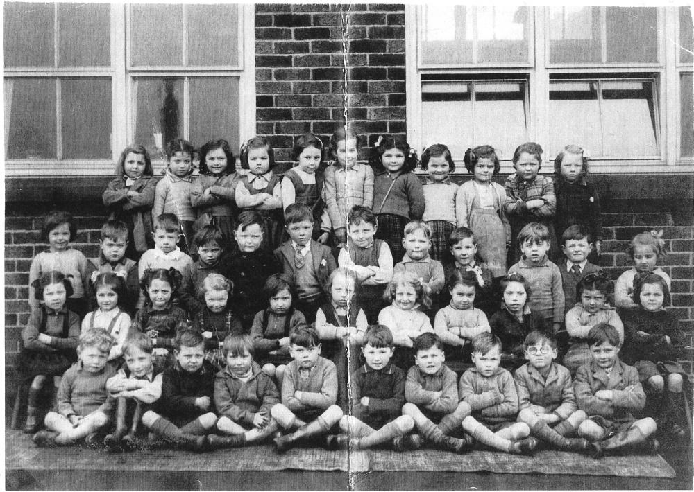 GOLBORNE INFANTS SCHOOL 1946 GOLBORNE INFANTS SCHOOL 1946