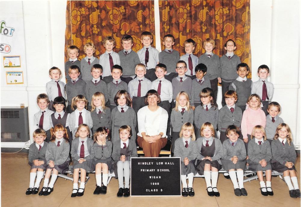 Mrs L Dearden's class 1988