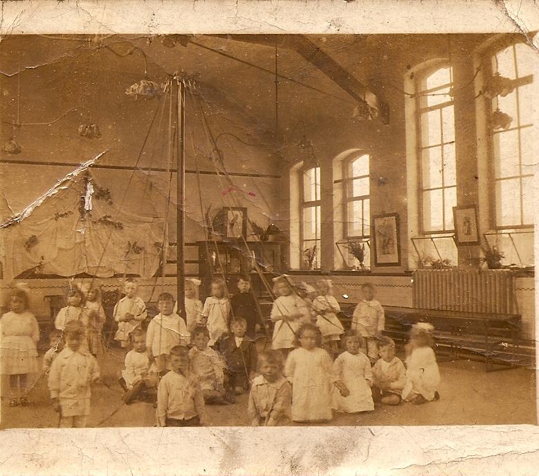Beech Hill School Maypole day 1920