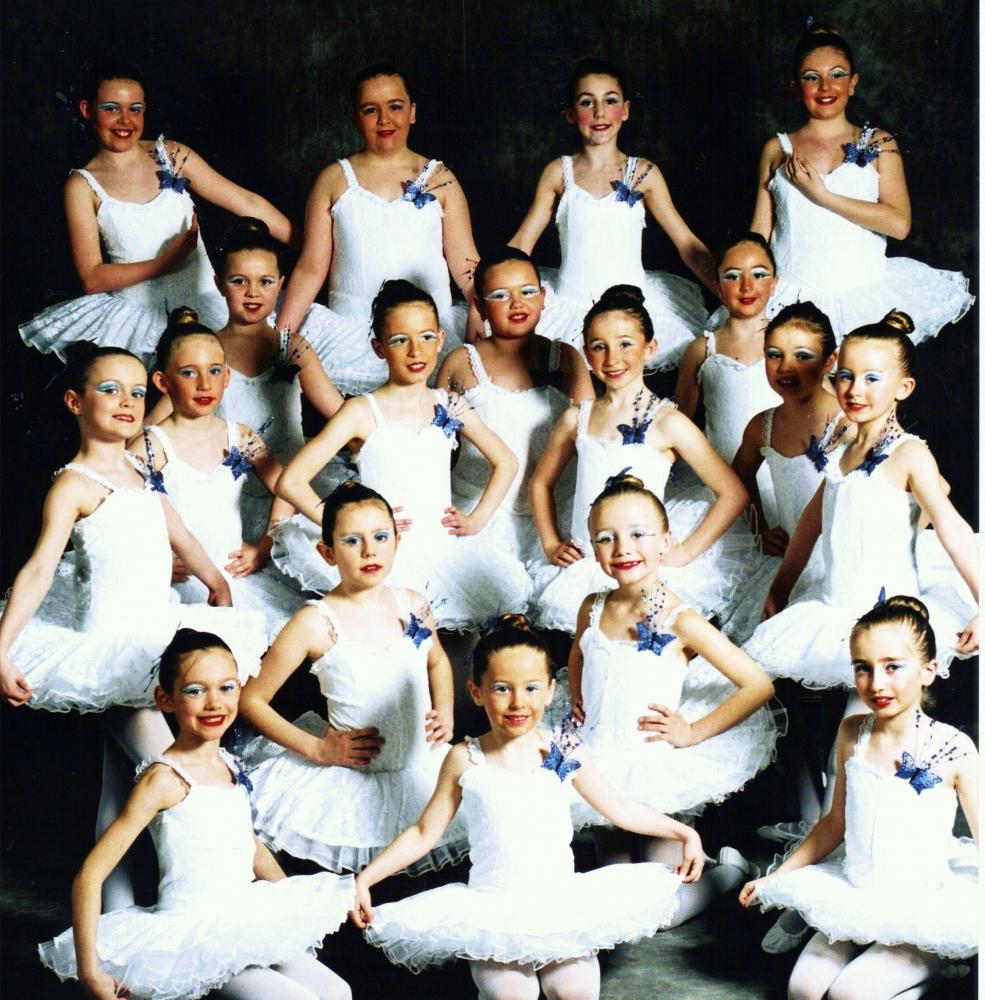 JUNIOR  BALLET  SHOWTIME.  (BLUE  DANUBE)  2004.