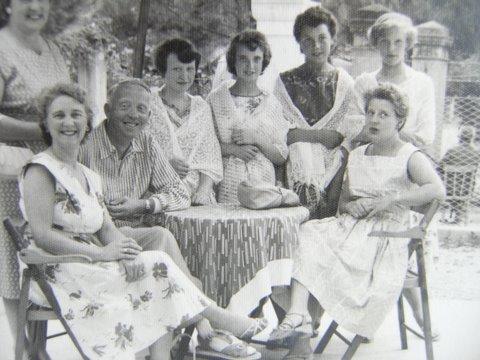 Group photo around the Pension Selene