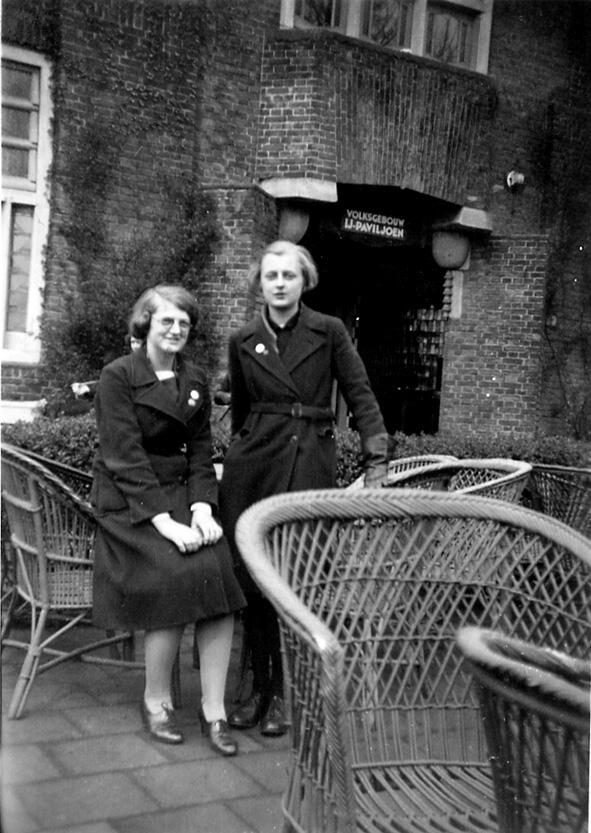 Wigan Girls' High School pupils, 1938.