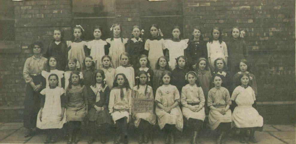 St Marks Girls School, Newtown, group 10, taken in September 1915.