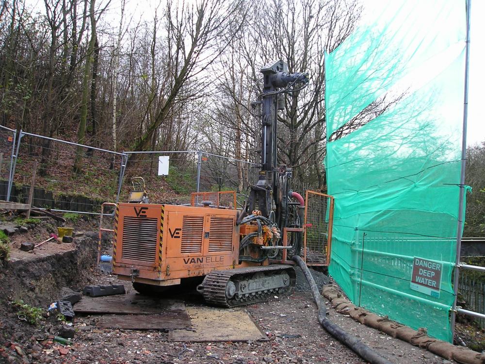 04-12-09.Piling for the new footbridge. 04-12-09.Piling for the new footbridge.