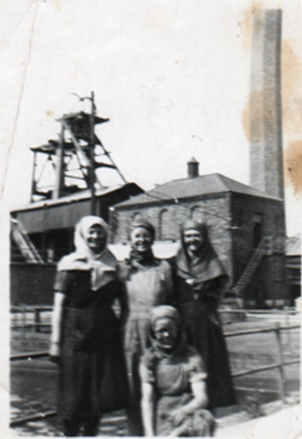 Garswood Hall, pit brow girls. Garswood Hall, pit brow girls.