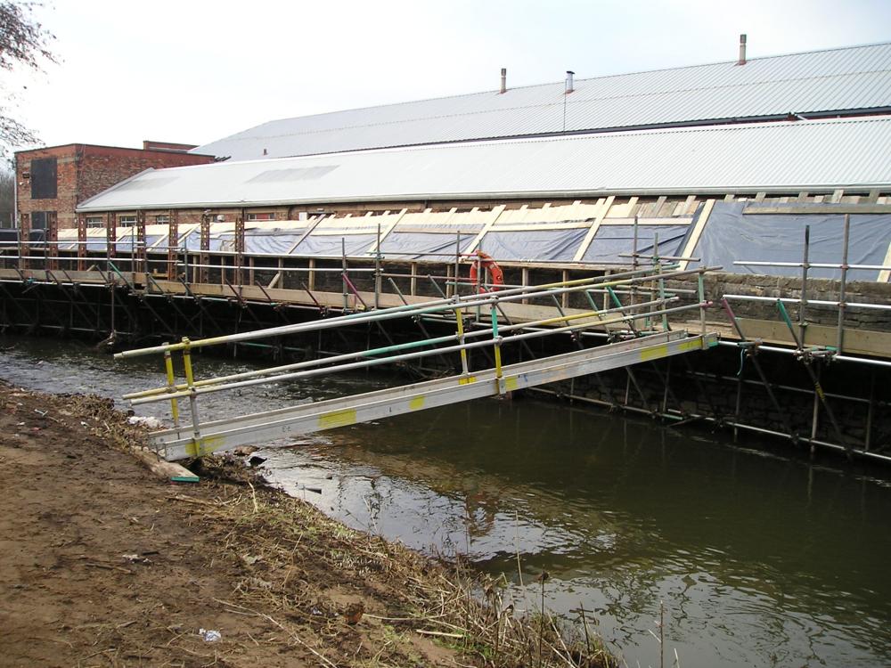 18-12-2007-Contractors Access footbridge for piling works at the Bridge.