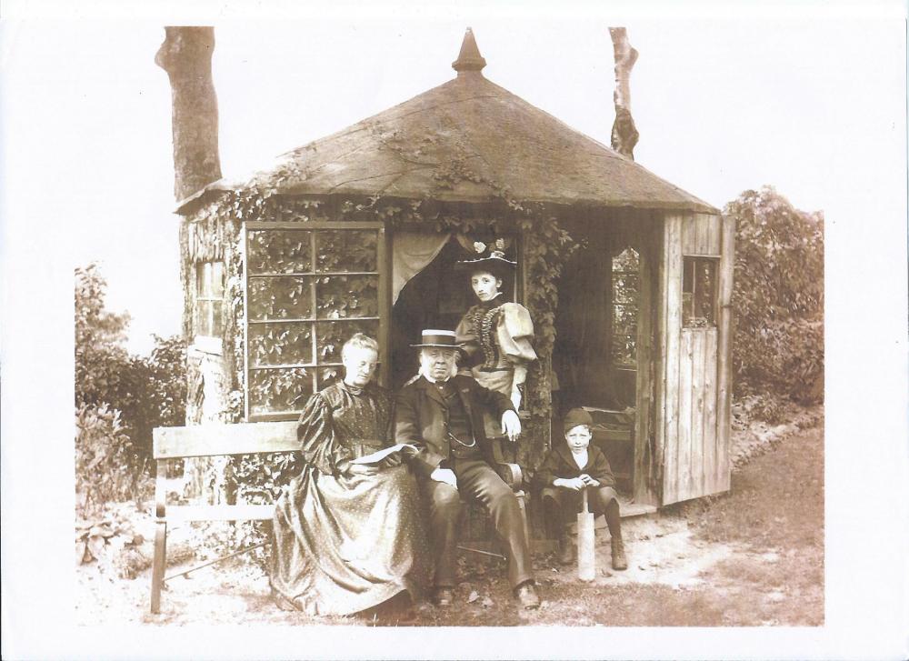 Thomas Crompton and family. Thomas Crompton and family.
