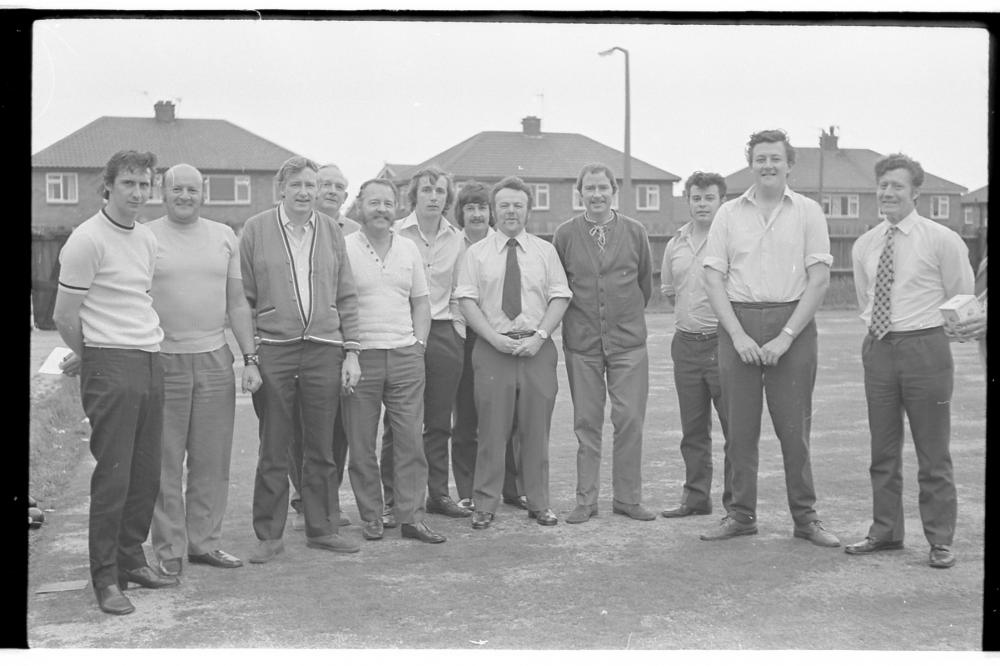 Courtaulds Bowling Team  Hare & Hounds Holland moor