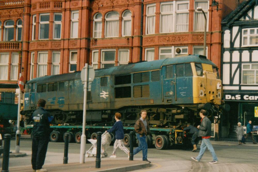 31418  Travelling Along Wallgate 