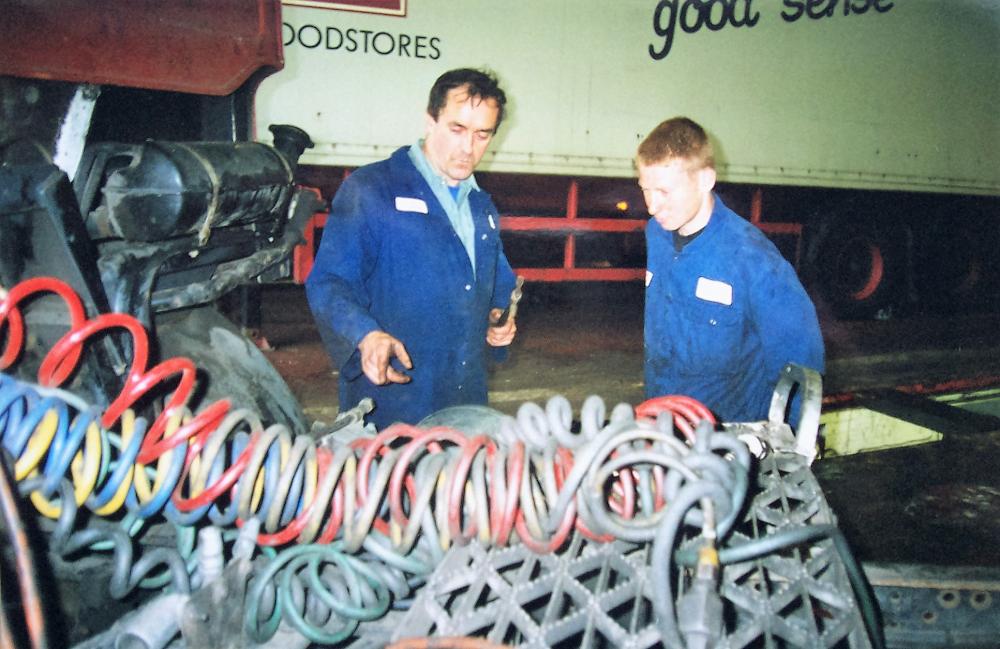 Kwik Save Garage Lockett Road Ashton in Makerfield 1999. 