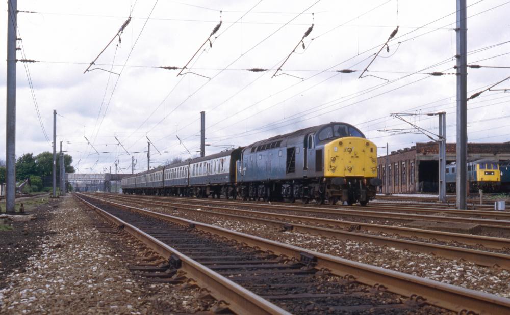 Class 40 passing Springs Branch