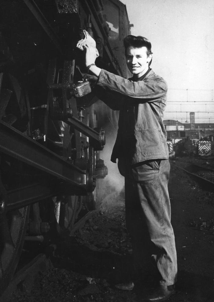 Springs Branch 1965, Norman Barton, oiling black five. Springs Branch 1965, Norman Barton, oiling black five.