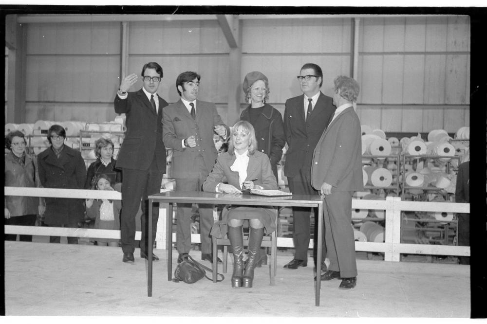 MISS WORLD-----------Visit to Courtaulds 1972 MISS WORLD-----------Visit to Courtaulds 1972