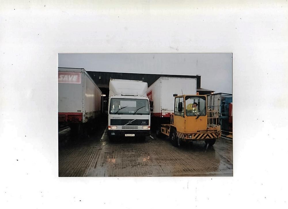 Kwik Save depot Lockett Road Ashton in Makerfield 1999. Kwik Save depot Lockett Road Ashton in Makerfield 1999.