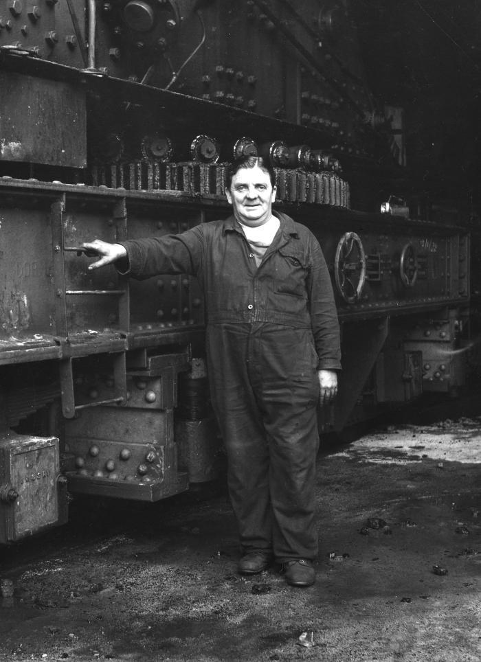 Cliff Lancaster, with Springs Branch steam crane. Cliff Lancaster, with Springs Branch steam crane.
