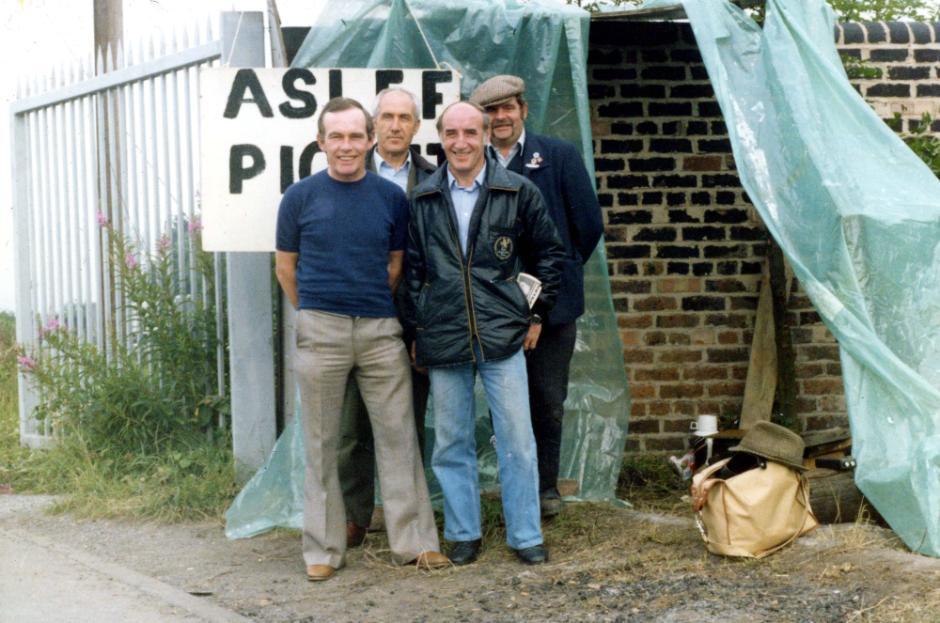 Aslef picket duty, Springs Branch, 1982 strike.