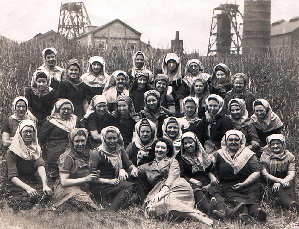 MAYPOLE PIT BROW LASSES MAYPOLE PIT BROW LASSES