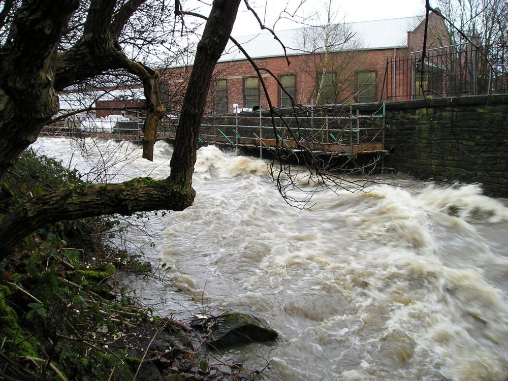 16-01-2008.Turbulent waters -by the site of the new foot bridge. 16-01-2008.Turbulent waters -by the site of the new foot bridge.