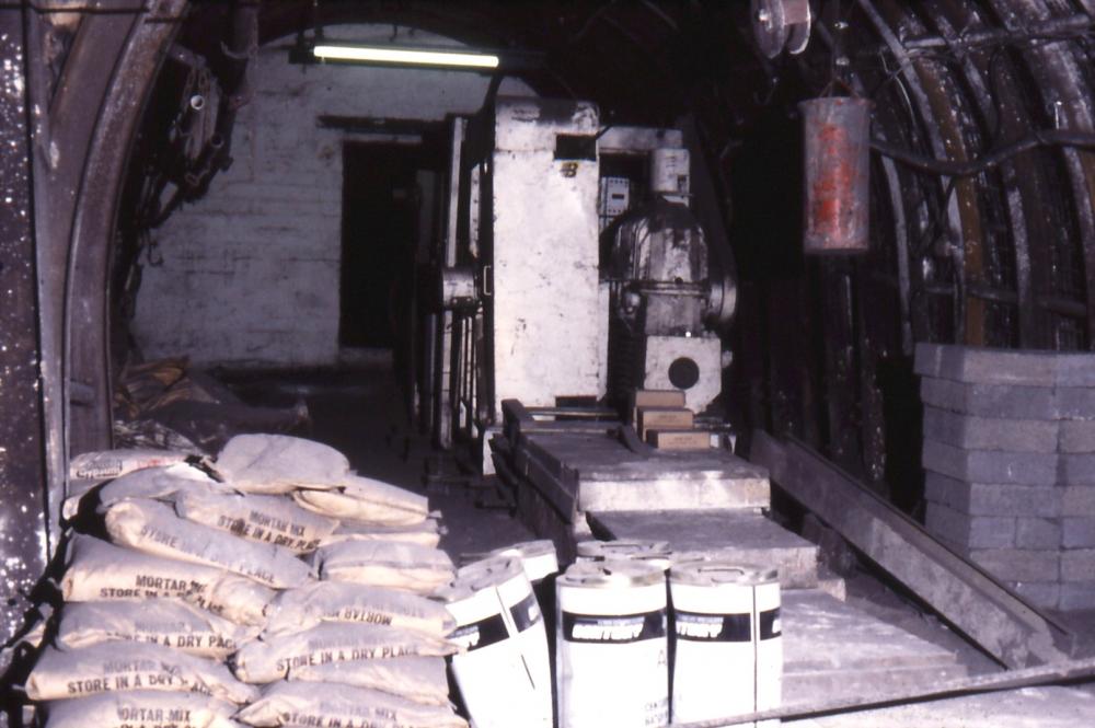 Haulage engine. Haulage engine.