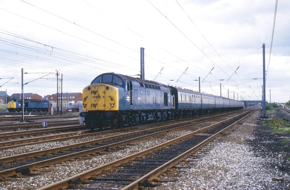 Class 40 passing Springs Branch