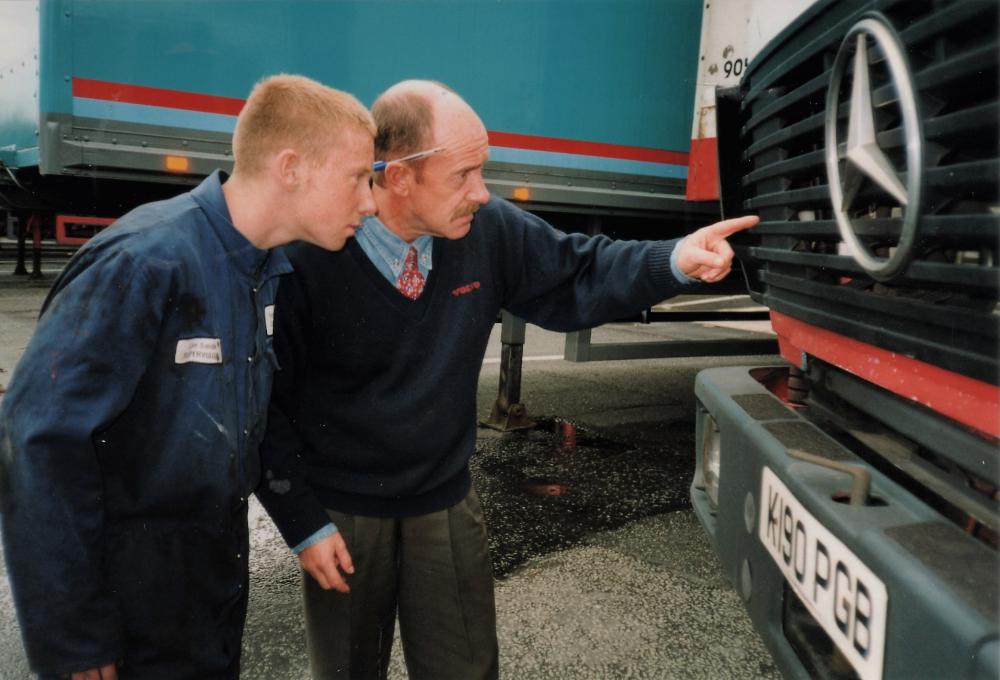 Kwik Save Garage Lockett Road Ashton in Makerfield 1999. 