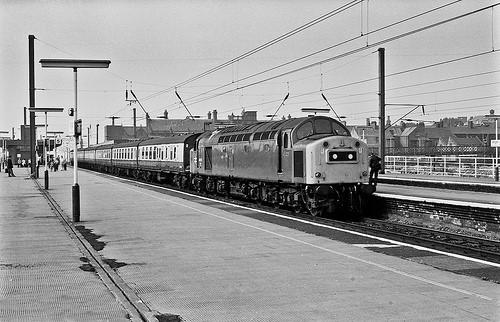 40171 at Wigan North West Station 40171 at Wigan North West Station