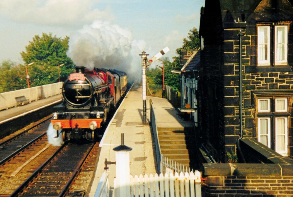 5593 Kolaphur Passing Parbold Signal Box 1986 5593 Kolaphur Passing Parbold Signal Box 1986
