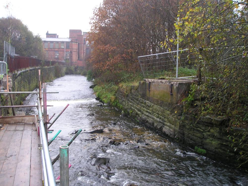 Can anyone remember the old footbridge that was here? 