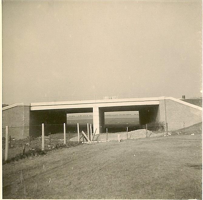 31-03-1963-Edgewood Hall bridge (No.5149) M6 passes over a "phantom road" 31-03-1963-Edgewood Hall bridge (No.5149) M6 passes over a "phantom road"