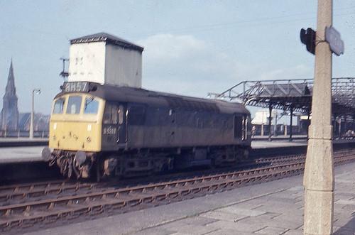 D5258 at Wigan North West Station