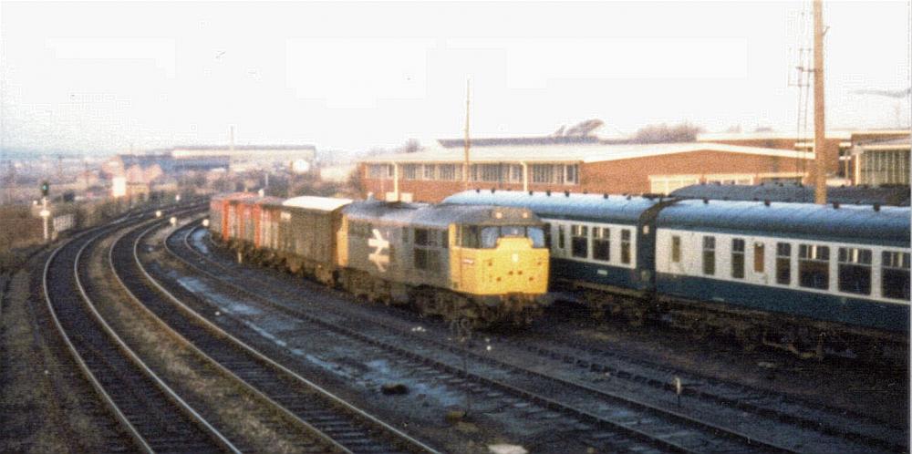 class31 on westhoughton metalbox run round class31 on westhoughton metalbox run round