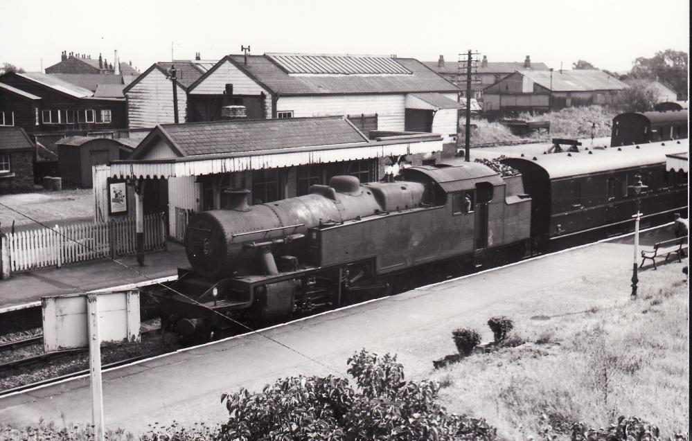 Lowton St. Mary's station